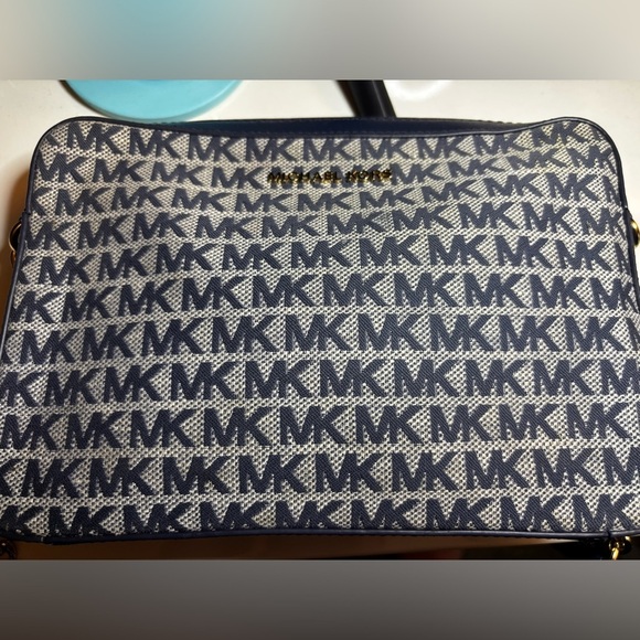 Michael Kors Handbags - Michael kors crossbody